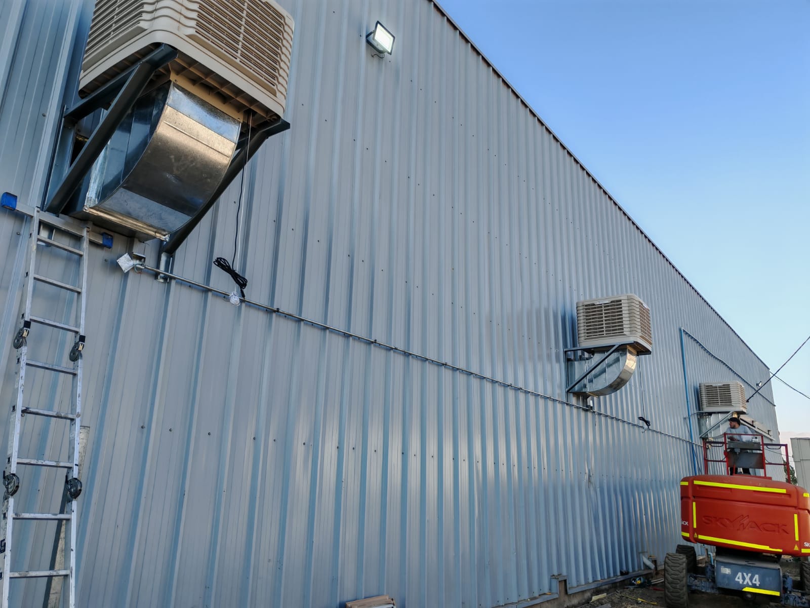 Montaje de equipos de enfriamiento ecológico